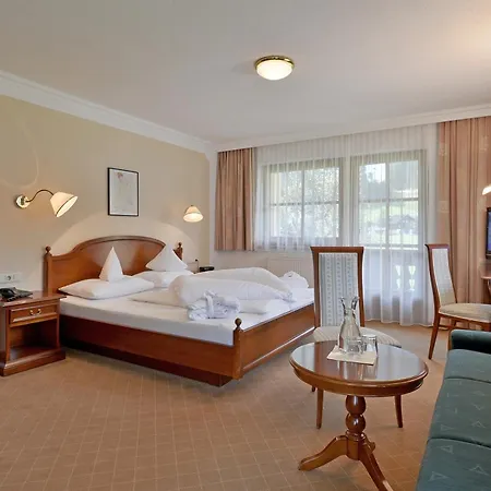 Otel Waldheim Garni 4*