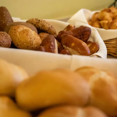 Готель Waldheim Garni 4*