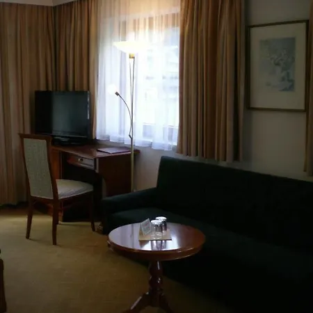 Готель Waldheim Garni 4*